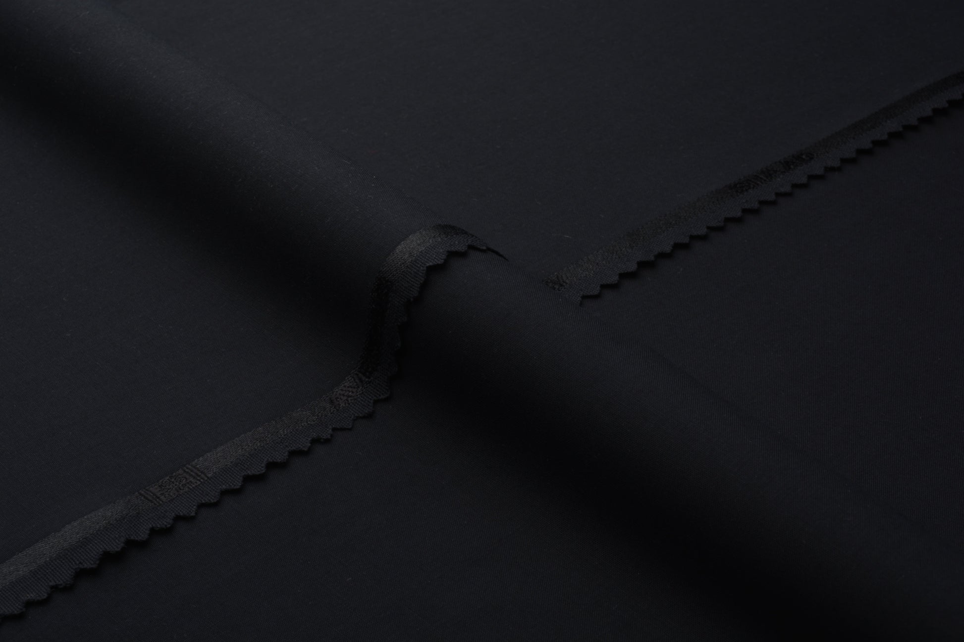 LUXURY WASH & WEAR - AVENTUS