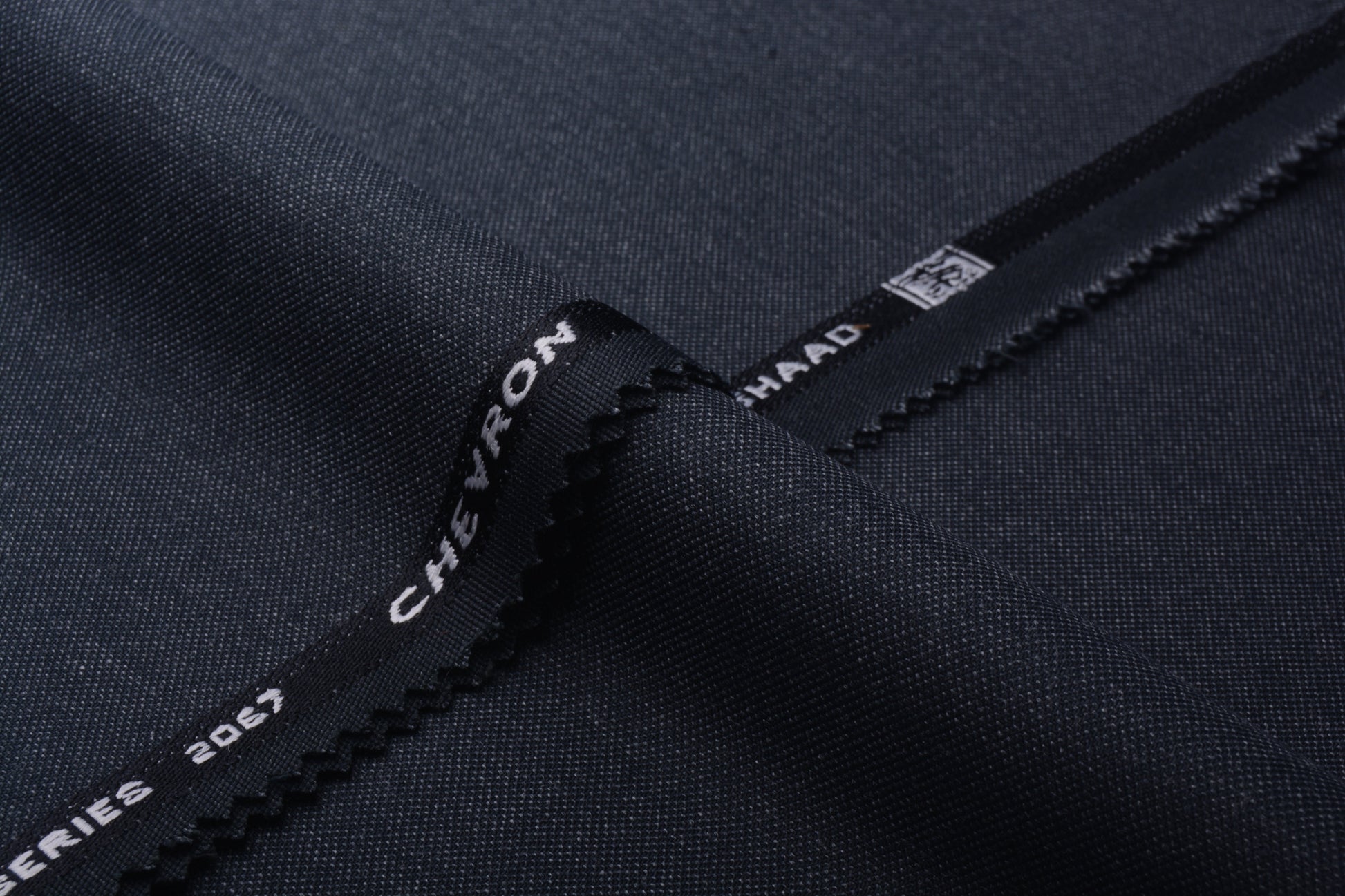 ITALIAN SUITING STYLE -  CHEVRON