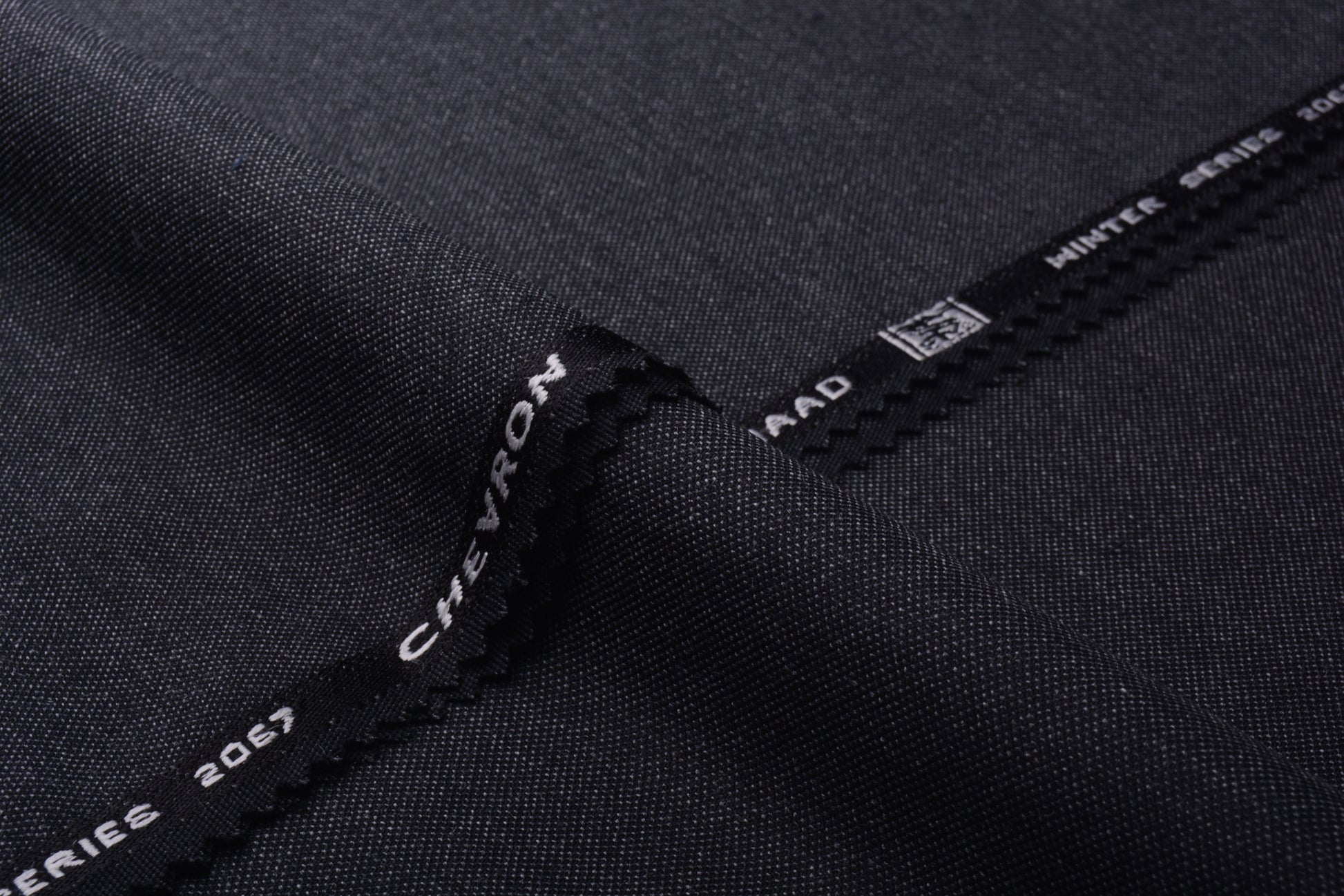 ITALIAN SUITING STYLE -  CHEVRON